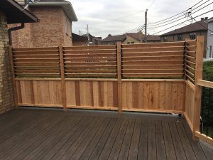 Installation de patio en cèdre rouge de Ouest à Longueuil - Patio et Clôture Caravelle à Ste-Catherine